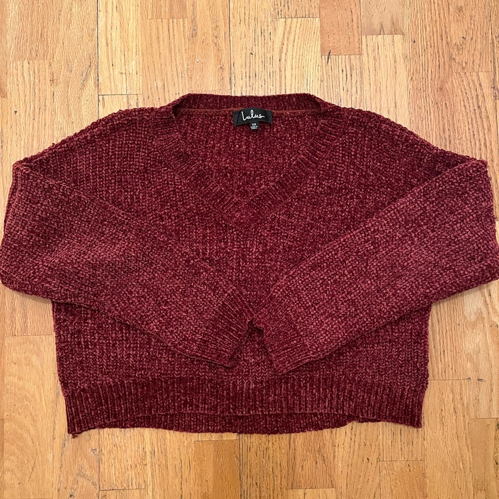 Lulus burgundy cropped vneck sweater
